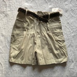 Khaki shorts with belt